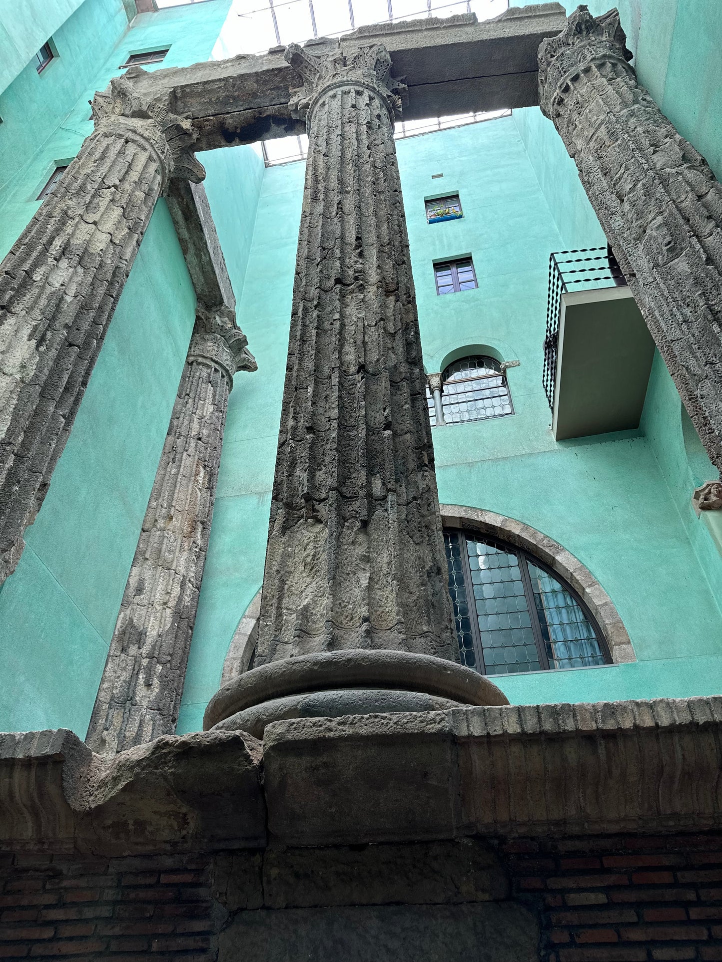 Shared TOUR. Barcelona Sun-Terrace, Tapas, Wine Tasting, Food Market & Old Town.
