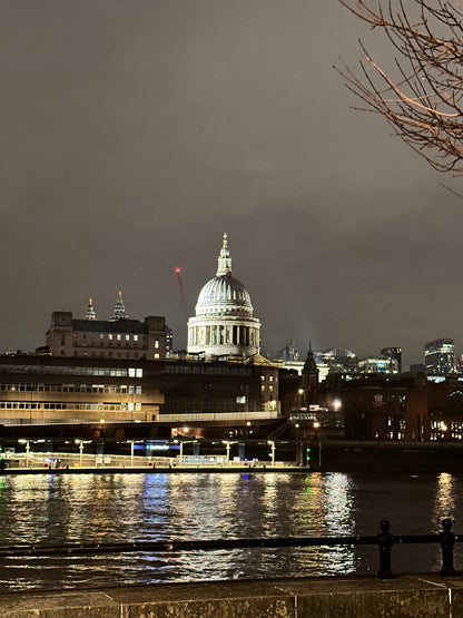 'Cool London' Shore Excursion. Notting Hill, South Bank, Breakfast, Boutiques & Pub Lunch
